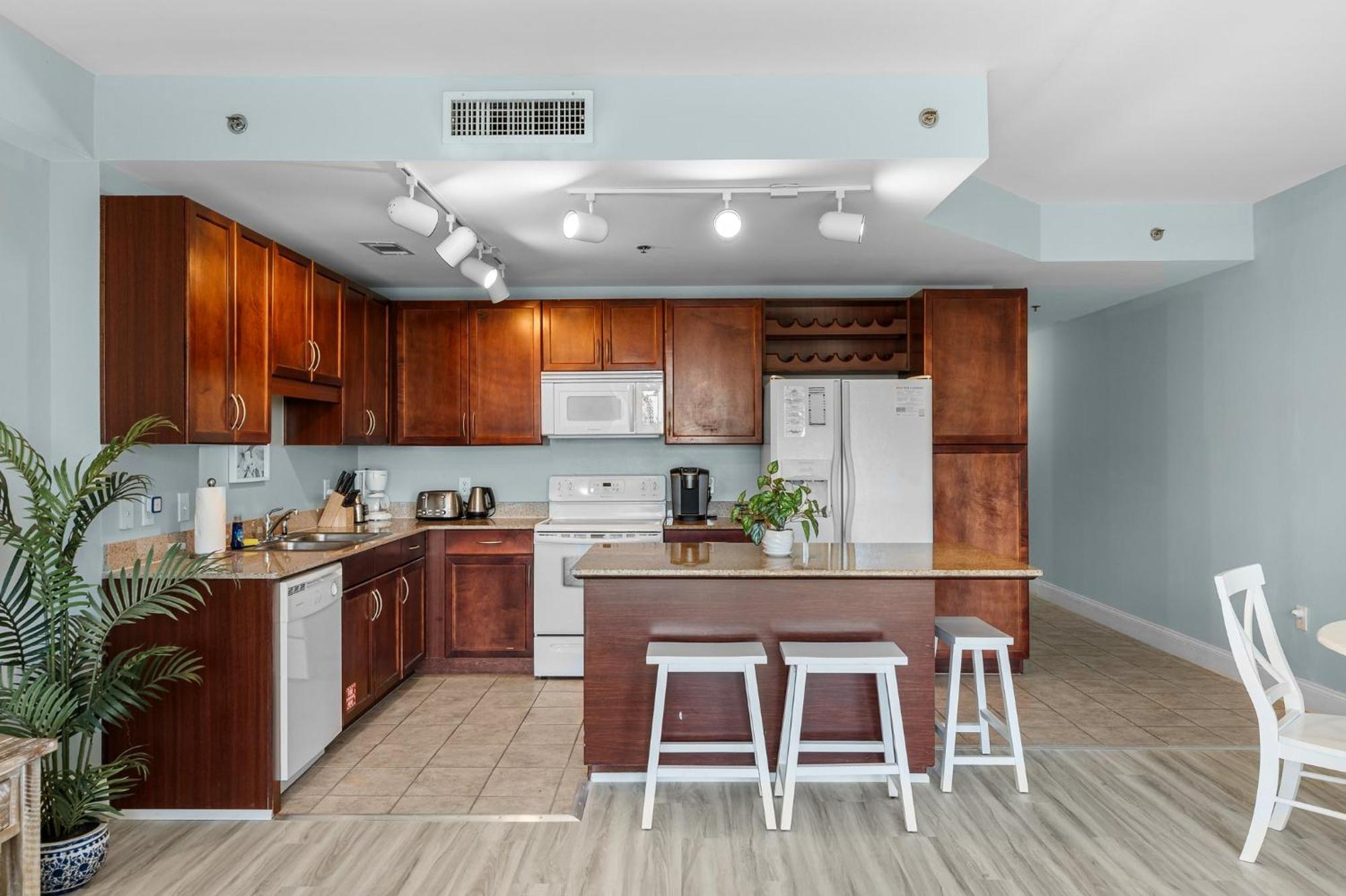Oceanview Family Friendly Floor Condo! Steps 2 Beach! By Dolce Getaways Pcb Apartment